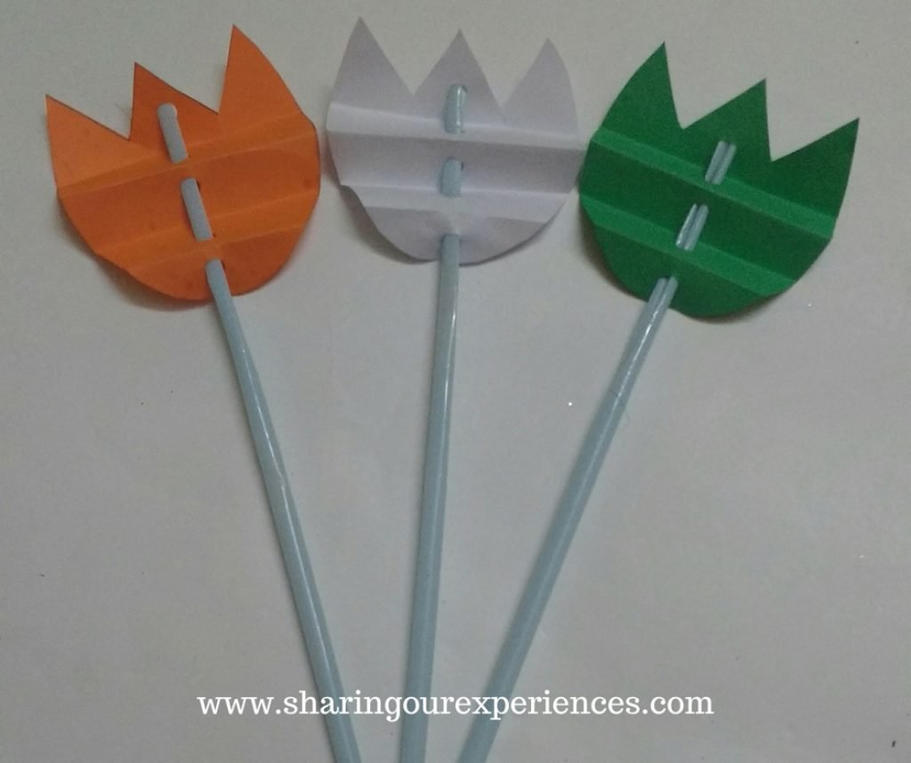 Check out these easy India Independence day crafts for kids, preschoolers and Kindergartens. You can make flowers, flags, candles, tri color keychains on this Independence day along with your kid. Free coloring sheets on National symbols and famous monuments of India included towards the end of this post.