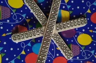 Super Simple Christmas SnowFlake Ornament with Popsicle Sticks